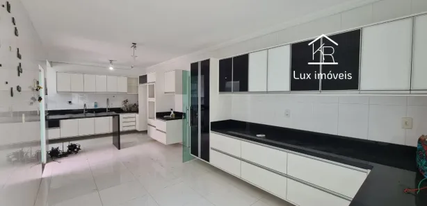 Casa de Condomínio com 5 Quartos para alugar, 400m² no Chapada, Manaus