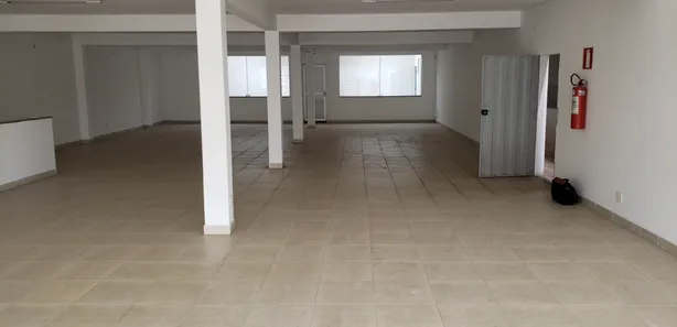 Prédio Comercial para alugar, 2400m² no Tirol (Barreiro), Belo Horizonte
