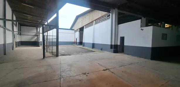 Galpão/Depósito/Armazém para alugar, 2500m² no Taquara, Rio de Janeiro