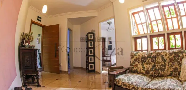 Sobrado com 8 Quartos para alugar, 677m² no Vila São João, Caçapava