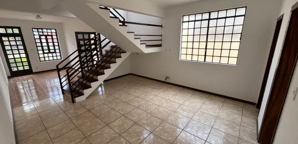 Casa com 3 Quartos para alugar, 150m² no Santa Lúcia, Betim