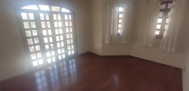 Sobrado com 11 Quartos para alugar, 400m² no Guará I, Brasília