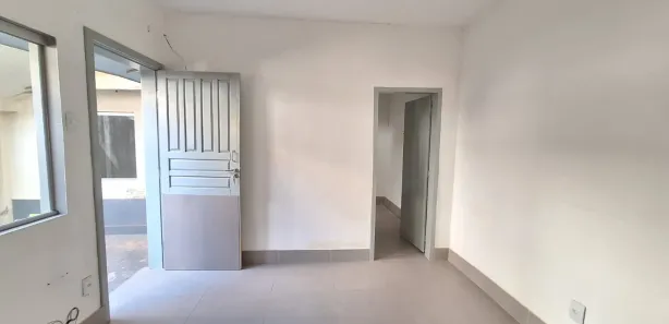 Casa com 2 Quartos para alugar, 40m² no Santa Tereza, Belo Horizonte