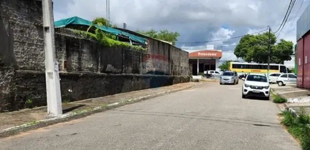 Galpão/Depósito/Armazém para alugar, 670m² no Quintas, Natal
