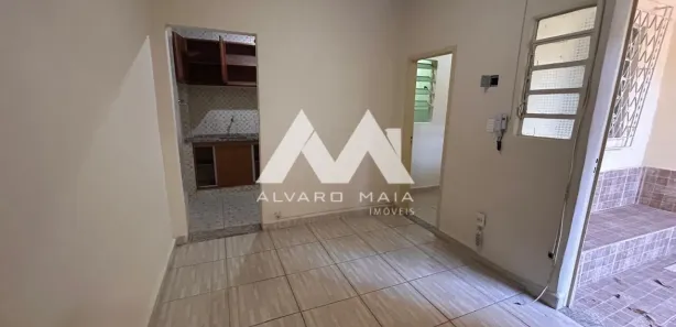 Casa com 2 Quartos para alugar, 60m² no Cruzeiro, Belo Horizonte