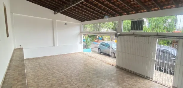 Casa com 3 Quartos à venda, 239m² no Aleixo, Manaus