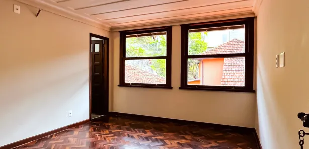Apartamento com 3 Quartos para alugar, 176m² no Carangola, Petrópolis