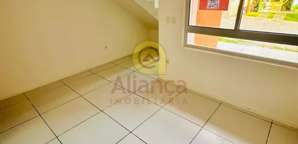 Casa de Condomínio com 2 Quartos para alugar, 57m² no Alecrim, Natal