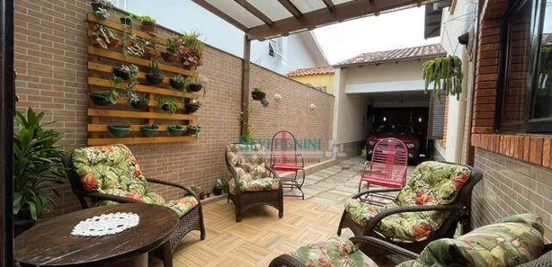 Sobrado com 4 Quartos à venda, 360m² no Vila Imbui, Cachoeirinha