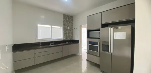 Casa de Condomínio com 3 Quartos para alugar, 280m² no Vila Oliveira, Mogi das Cruzes