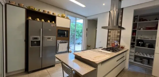 Casa de Condomínio com 4 Quartos para alugar, 420m² no Jardim Florença, Goiânia