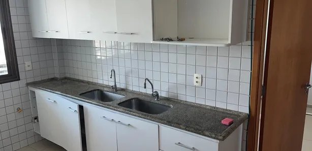 Apartamento com 4 Quartos para alugar, 232m² no Boa Viagem, Recife