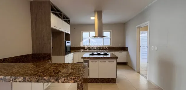 Sobrado com 3 Quartos à venda, 248m² no Castelo, Tremembé