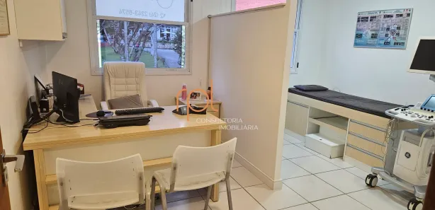 Sala Comercial para alugar, 32m² no Quarteirão Brasileiro, Petrópolis