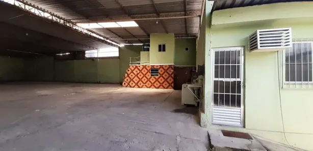 Galpão/Depósito/Armazém para venda ou aluguel, 600m² no Taquara, Rio de Janeiro