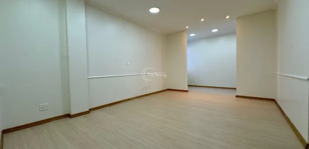Sala Comercial à venda, 100m² no Centro, Caxias do Sul