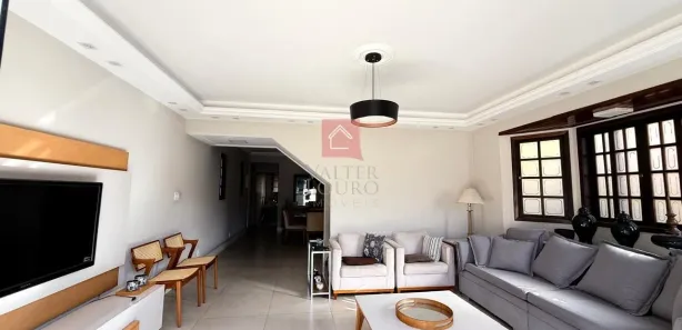 Casa com 3 Quartos para alugar, 200m² no Carangola, Petrópolis