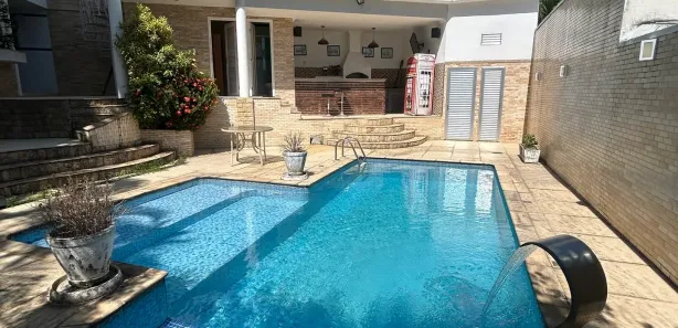 Casa com 4 Quartos para venda ou aluguel, 350m² no Joana D'Arc, Nova Iguaçu