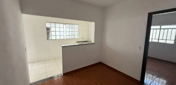 Casa com 2 Quartos para alugar, 65m² no São Marcos, Belo Horizonte