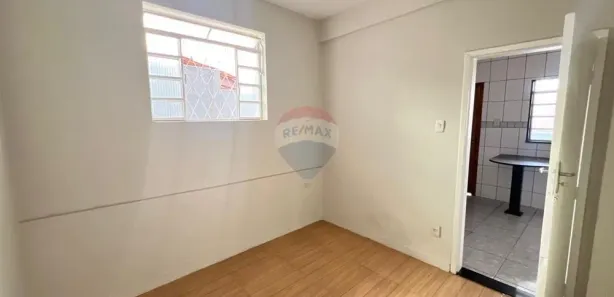 Casa com 2 Quartos para alugar, 70m² no Cinquentenário, Belo Horizonte