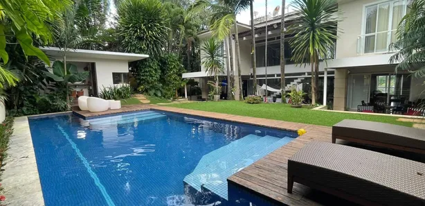 Sobrado com 4 Quartos para alugar, 598m² no Jardins Paris, Goiânia