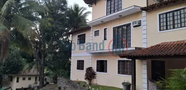Ponto Comercial com 20 Quartos para venda ou aluguel, 2500m² no Camorim, Rio de Janeiro
