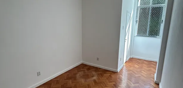 Apartamento com 2 Quartos para alugar, 75m² no Leme, Rio de Janeiro