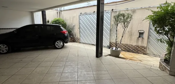 Casa com 3 Quartos para venda ou aluguel, 750m² no Flores, Manaus
