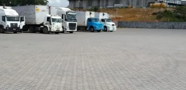 Galpão/Depósito/Armazém com 1 Quarto para alugar, 2400m² no CIA Sul, Simões Filho