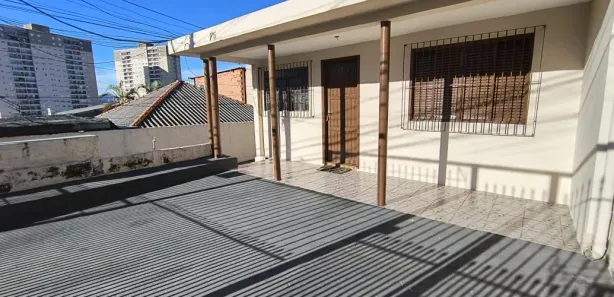 Casa com 2 Quartos para alugar, 80m² no Vila Martins, Carapicuíba