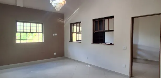 Casa de Condomínio com 3 Quartos para alugar, 200m² no Carangola, Petrópolis
