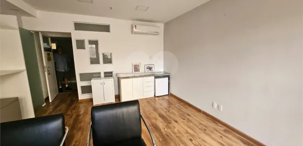 Sala Comercial à venda, 25m² no São Domingos, Niterói