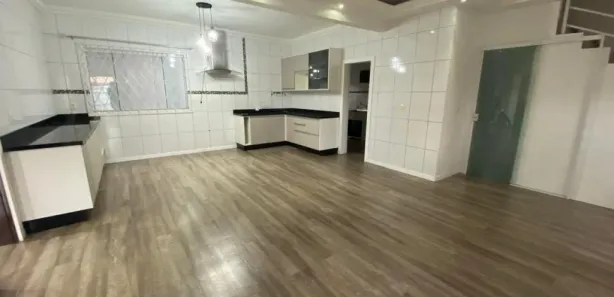 Sobrado com 3 Quartos para alugar, 150m² no Nova Brasília, Joinville