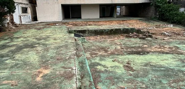Sobrado com 4 Quartos à venda, 300m² no Candelária, Natal