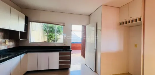 Casa com 3 Quartos para alugar, 200m² no Setor Habitacional Jardim Botânico, Brasília
