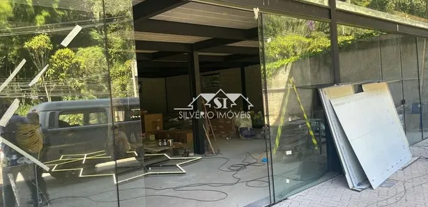 Ponto Comercial para alugar, 94m² no Carangola, Petrópolis