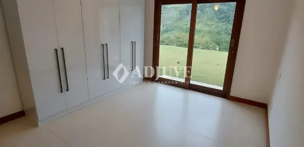 Casa de Condomínio com 4 Quartos para alugar, 266m² no Pedro do Rio, Petrópolis