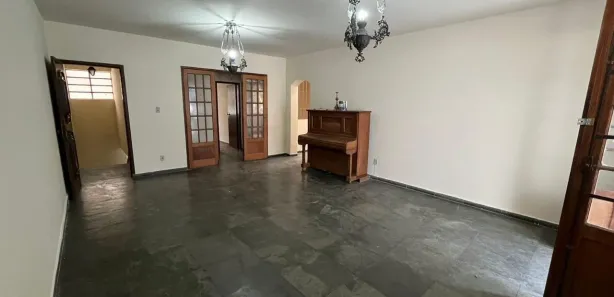 Casa com 5 Quartos para alugar, 360m² no Santo Antônio, Belo Horizonte