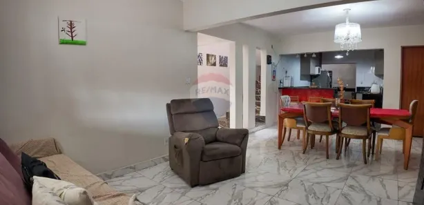 Sobrado com 5 Quartos à venda, 200m² no Setor Central, Brasília