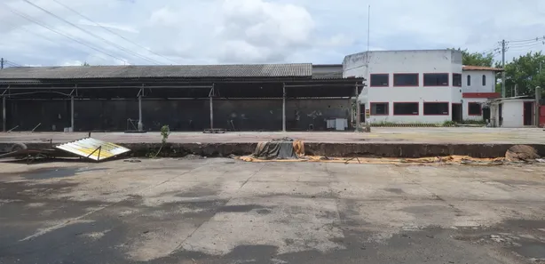 Galpão/Depósito/Armazém para venda ou aluguel, 3600m² no Pólo Industrial de Camaçari, Camaçari