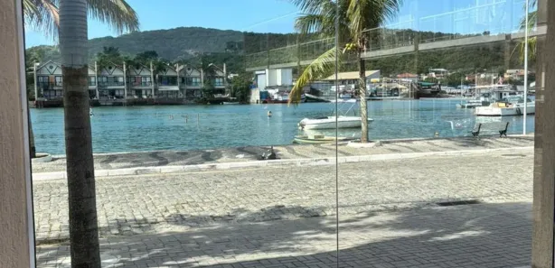 Ponto Comercial para venda ou aluguel, 28m² no Portinho, Cabo Frio