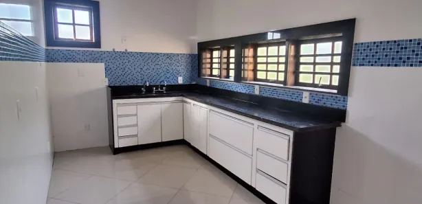 Casa de Condomínio com 3 Quartos para alugar, 200m² no Carangola, Petrópolis