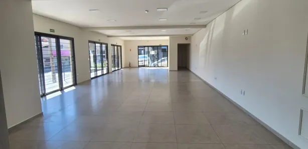Ponto Comercial para alugar, 50m² no Jardim Lago Azul, Louveira