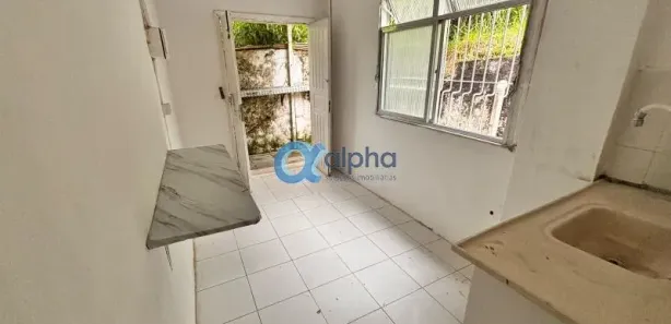 Kitnet com 1 Quarto para alugar, 35m² no Quarteirão Brasileiro, Petrópolis