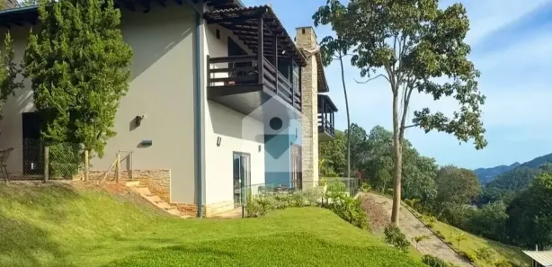 Casa com 5 Quartos para venda ou aluguel, 1060m² no Samambaia, Petrópolis