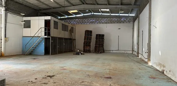 Galpão/Depósito/Armazém à venda, 400m² no Recreio Ipitanga, Lauro de Freitas