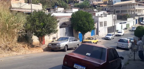 Lote/Terreno à venda, 500m² no Jardim dos Comerciários (Venda Nova), Belo Horizonte