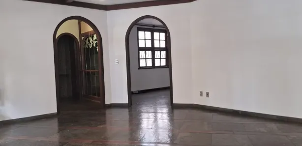 Imóvel Comercial com 8 Quartos para alugar, 300m² no Funcionários, Belo Horizonte