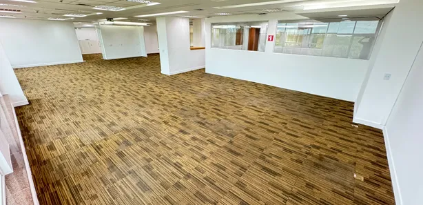 Sala Comercial para alugar, 556m² no Barra Olímpica, Rio de Janeiro