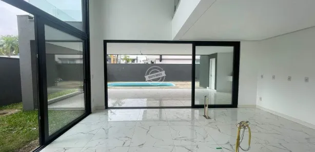 Sobrado com 4 Quartos à venda, 320m² no Distrito Industrial, Cachoeirinha